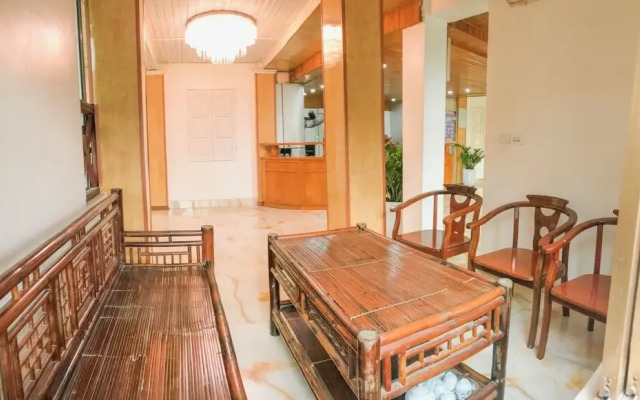 Vinh Gia Airport Lake View Hostel
