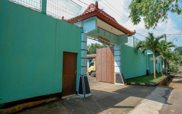 RedDoorz Syariah near Sekuro Beach Jepara