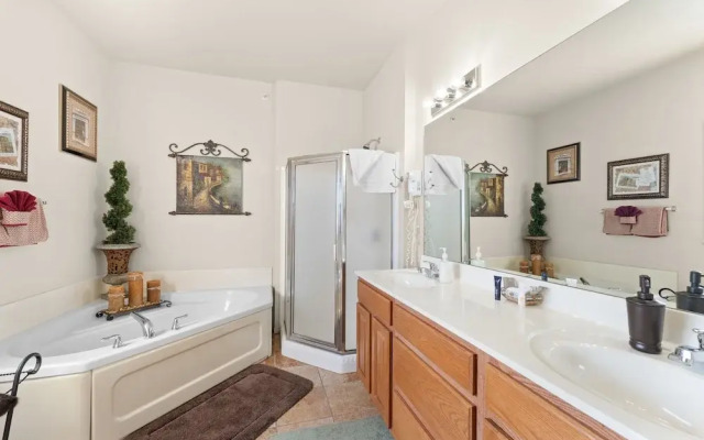 Ozark Comfort 3 Bedroom Condo by RedAwning
