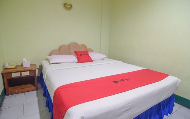 RedDoorz near Tugu Naga Singkawang