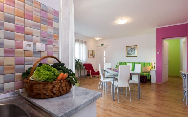 3 - Modern Apartment With Garden, 80m From Beach