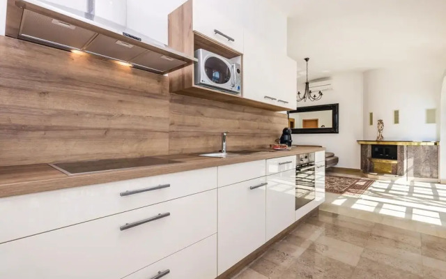 Amazing Home in Matulji With Wifi and 8 Bedrooms