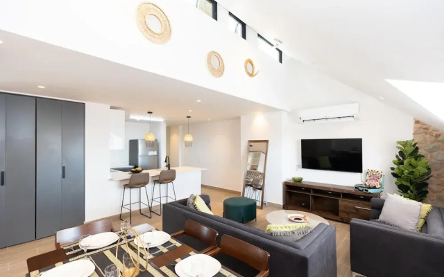 The Travelers Condo by Acomodo