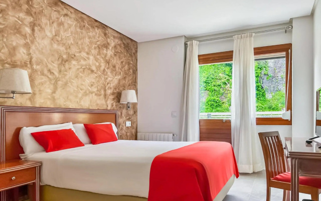 Los Arces de Isla Hotel & Apartamentos