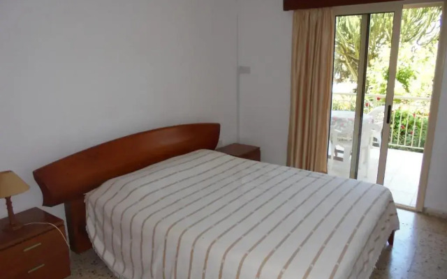 Niki Court Holiday Apartments