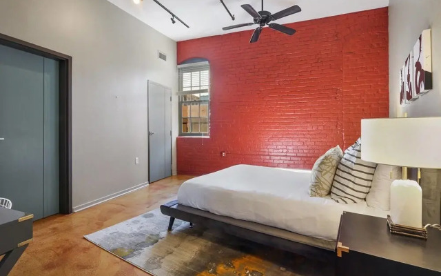 Inventive 2br/2.5 BA Industrial Apt by Domio
