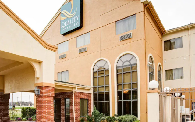 Quality Inn Suites