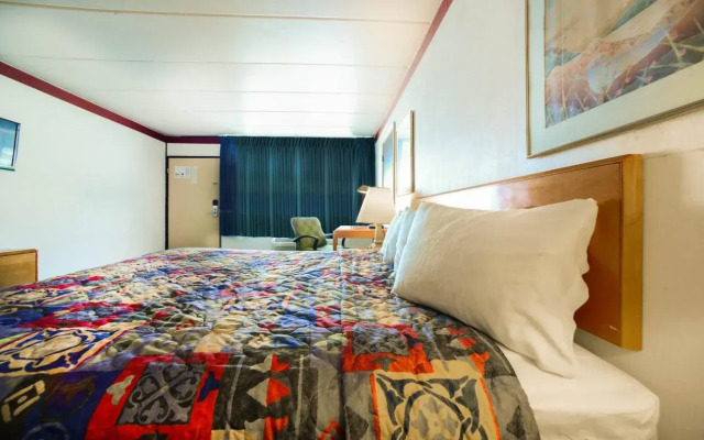 Loyalty Inn Maryville