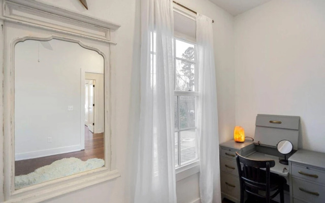 The SoFay Farmhouse - 1 Mile From U of A - Luxury Amenities