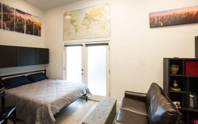 Modern Seattle Condo Sleeps 4