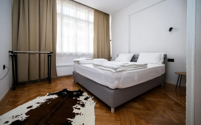 Design 150m2 Three-bedroom Apartment - Main Street