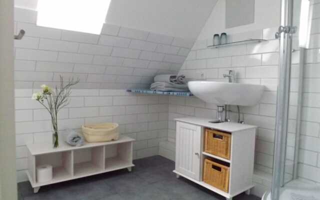 "luv" in House Smaswai 10