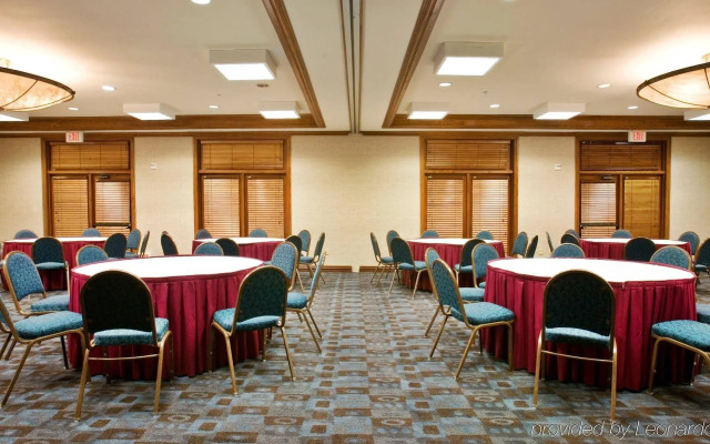 Holiday Inn & Suites Dallas-Addison by IHG