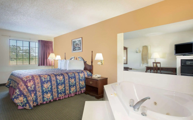 Days Inn by Wyndham Picayune