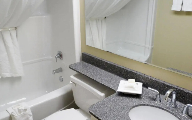 Amsterdam Inn & Suites Sussex