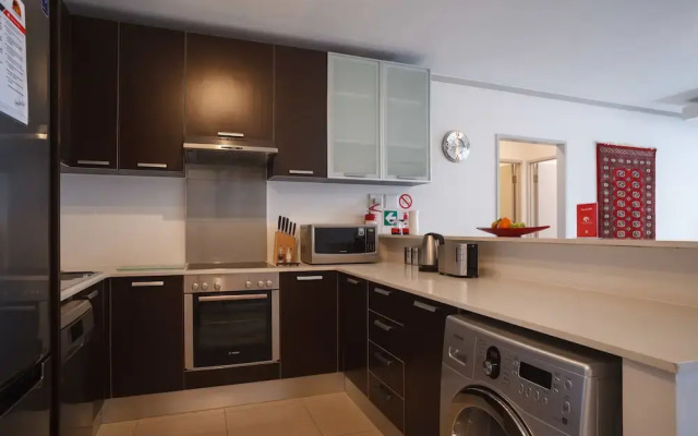 Cape Town City Accommodation - The Island Club