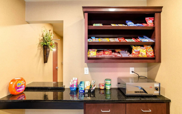 Cobblestone Inn & Suites - Oberlin