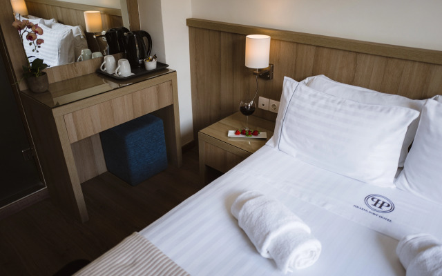 Piraeus Port Hotel