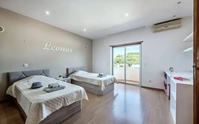 Stunnig 5 Bedroom Private Pool Villa With Cinema Room