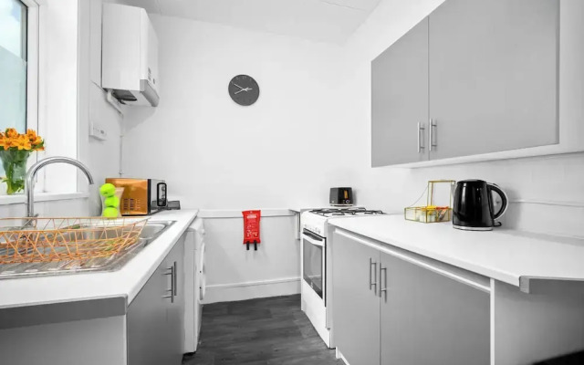Cosy Three Bedroom Family Home With Garden