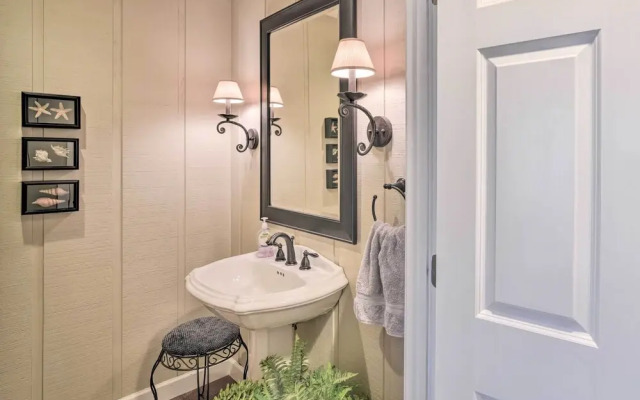 Waterfront Deck: Charming Galveston Home!