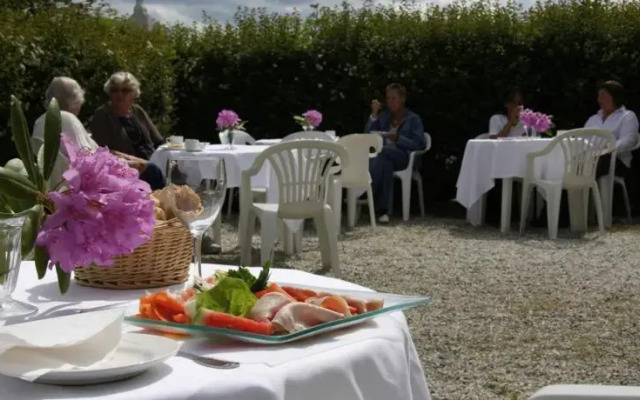 Strandebarm Fjord Hotel