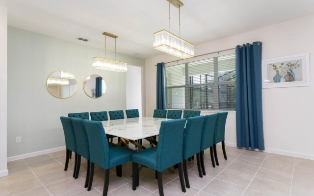 Amazing Large Home Near Parks