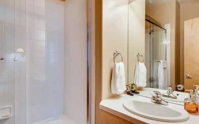 1-1220 Lionsridge Loop 3B
