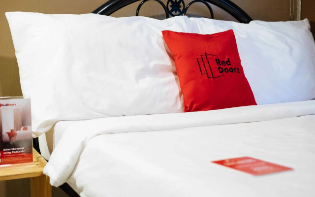 RedDoorz @ Hotel Rosemarie