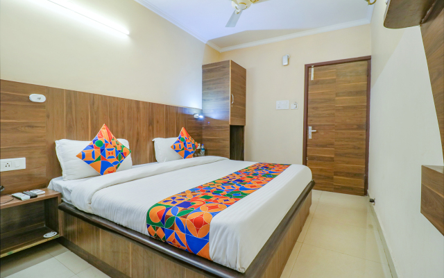 Fabhotel Golden Sunrise Inn