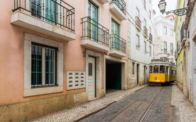 Alfama Modern Two-Bedroom Apartment w/ River View and Parking - by LU Holidays