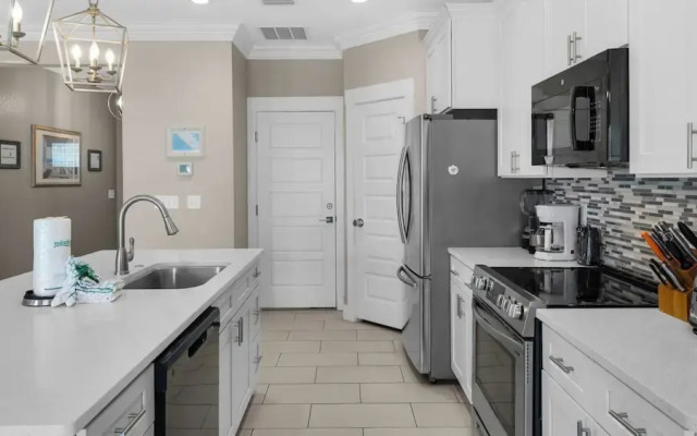 Cozy 4-br Beachside Escape
