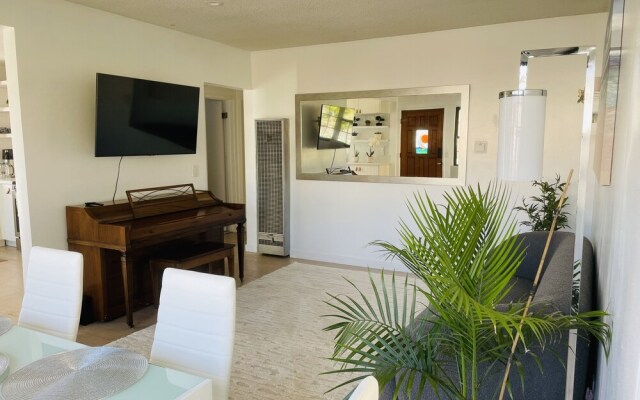 Manhattan Beach Vacation House - For solo, pair, family and business travelers