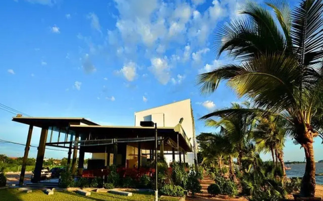 Golden Dragon Beach Resort