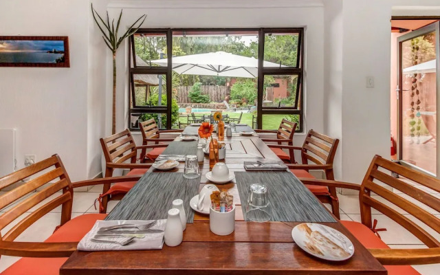 Sitatunga Guest Lodge & Transfers