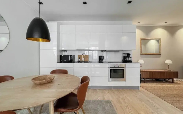 Stylish Downtown 2BR Flat with Sauna and Work Area