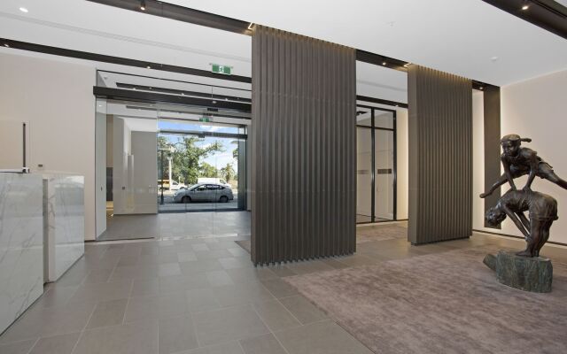 2BR Apt Wifi Infinity Pool St Kilda