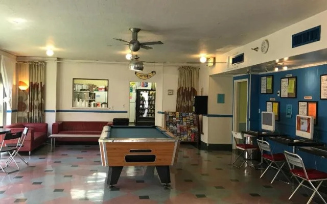 Banana Bungalow West Hollywood Hotel & Hostel