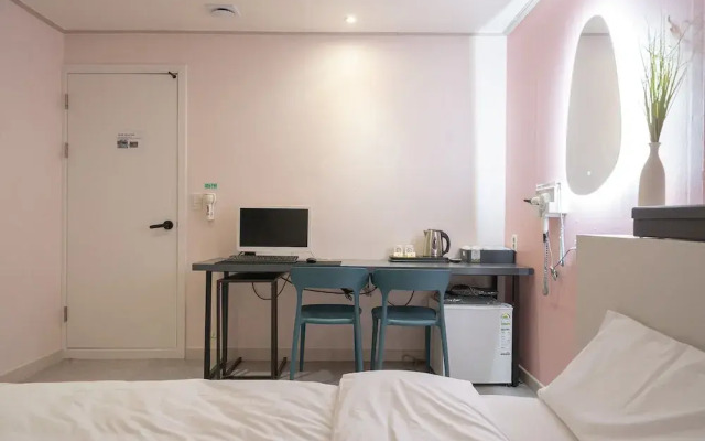 Hotel Nine