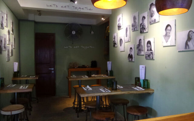 Rouge Bali - Lounge Bar, Villas & Spa