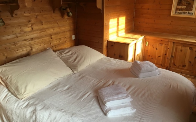 Beautiful Chalet for 10 People in Vercorin – Guest Rooms – Chalais