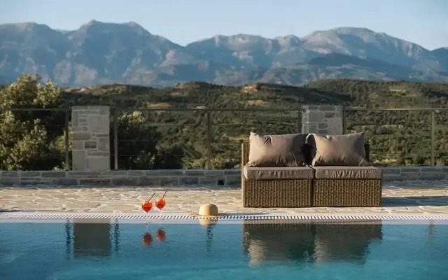 Villa Ida With Pool in Kamilari