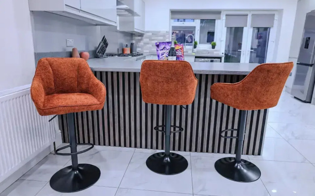 Sleeps17 Bliss 7-bedroom Luxury Escape Birmingham