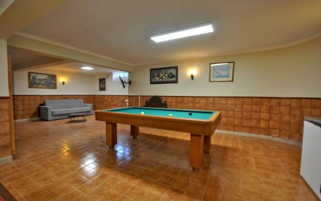 Residential Cul-de-sac Walking Distance to Centre, Private Pool, Free AC & Wifi