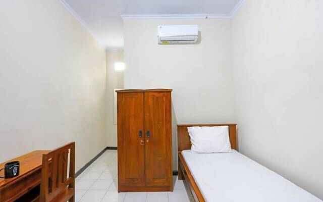 OYO 3187 Kost Putri Bu Chris