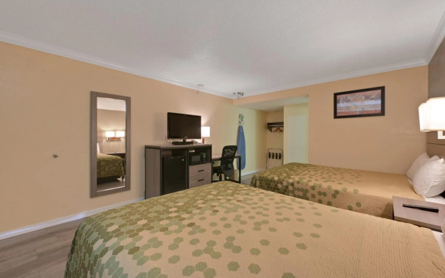 Econo Lodge Woodland near I-5