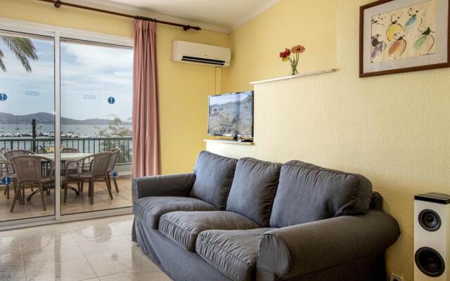 Apartment - 3 Bedrooms with WiFi and Sea views - 107925