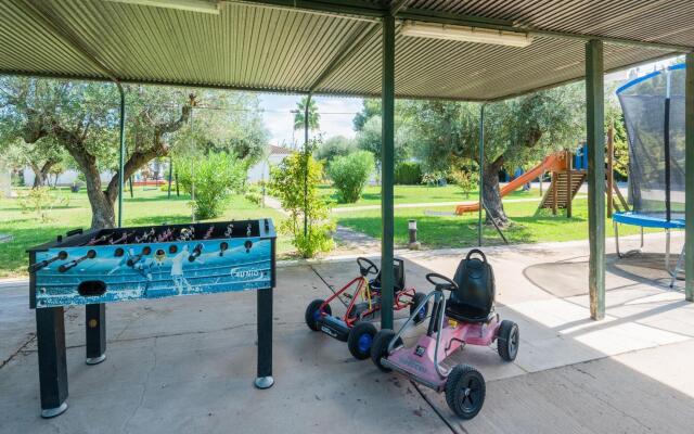 Spacious Holiday Home in Cambrils with Shared Swimming Pool