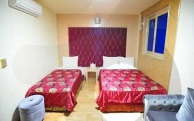 Goodstay Moon Hotel