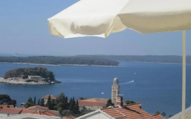 Apt and room Dar - 400 m from sea